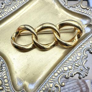 Vintage Three Gold Rings Brooch Pin Gold Tone Triple Circle Ring Pin